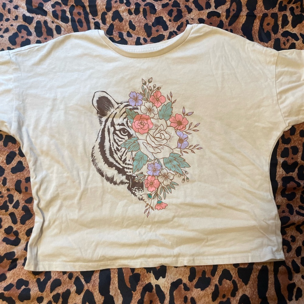 Walmart kids tiger and flowers shirt size 10-12
